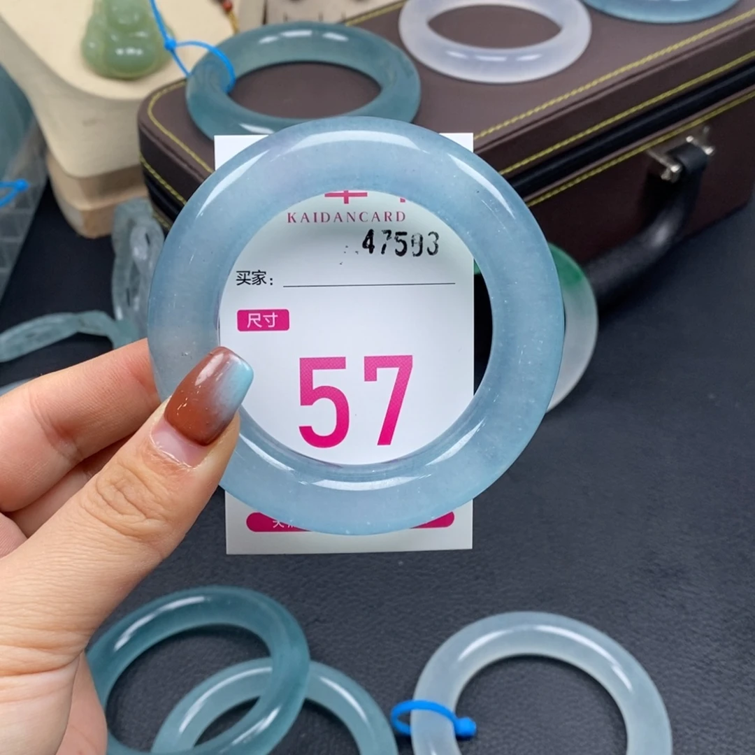 若***赢石英质玉未镶嵌手镯