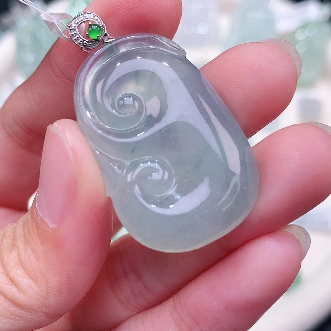 颈饰18K金镶嵌翡翠