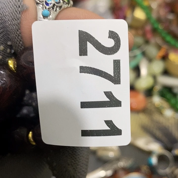 带****?摆件等各种工具的2711