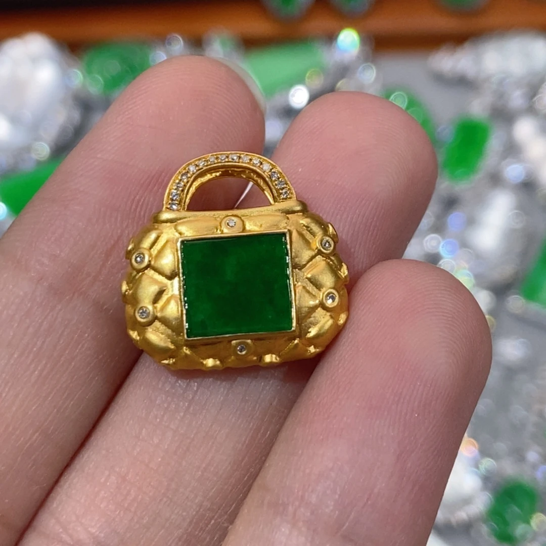 翡翠18K金镶嵌颈饰天然缅甸A货翡翠