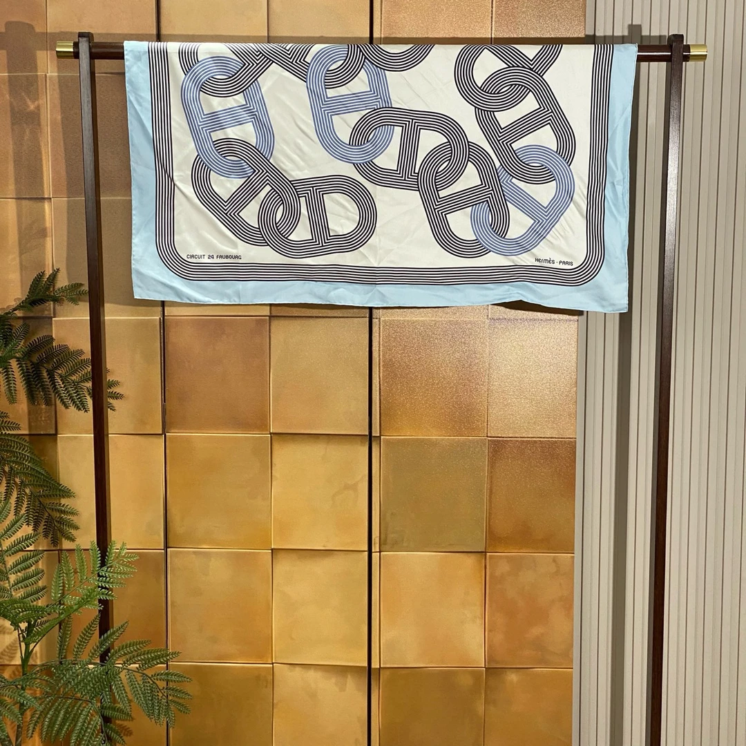 99新 Hermes/爱马仕 Hermes 猪鼻子丝巾/86cm×86cm/全新/19557