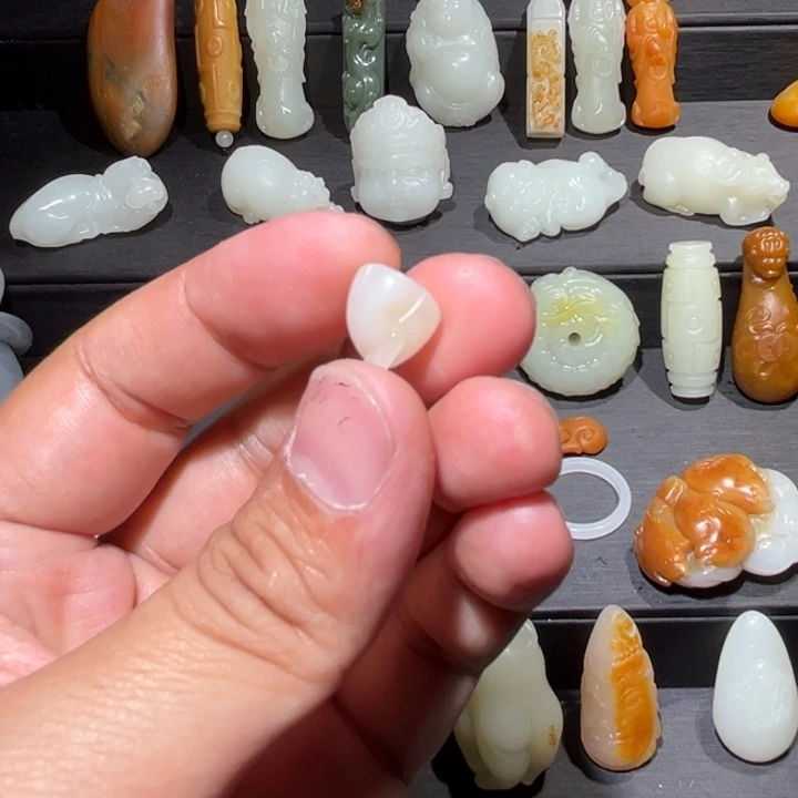 蒙***鑫和田玉未镶嵌颈饰