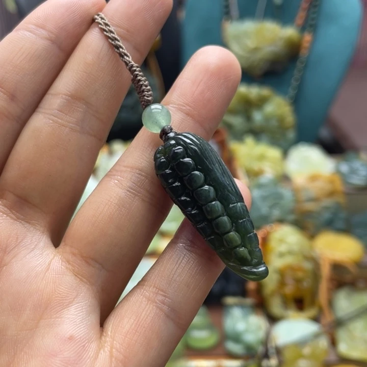 蛇纹石玉未镶嵌颈饰