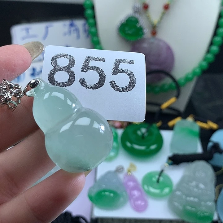 翡翠未镶嵌吊坠(赠链)