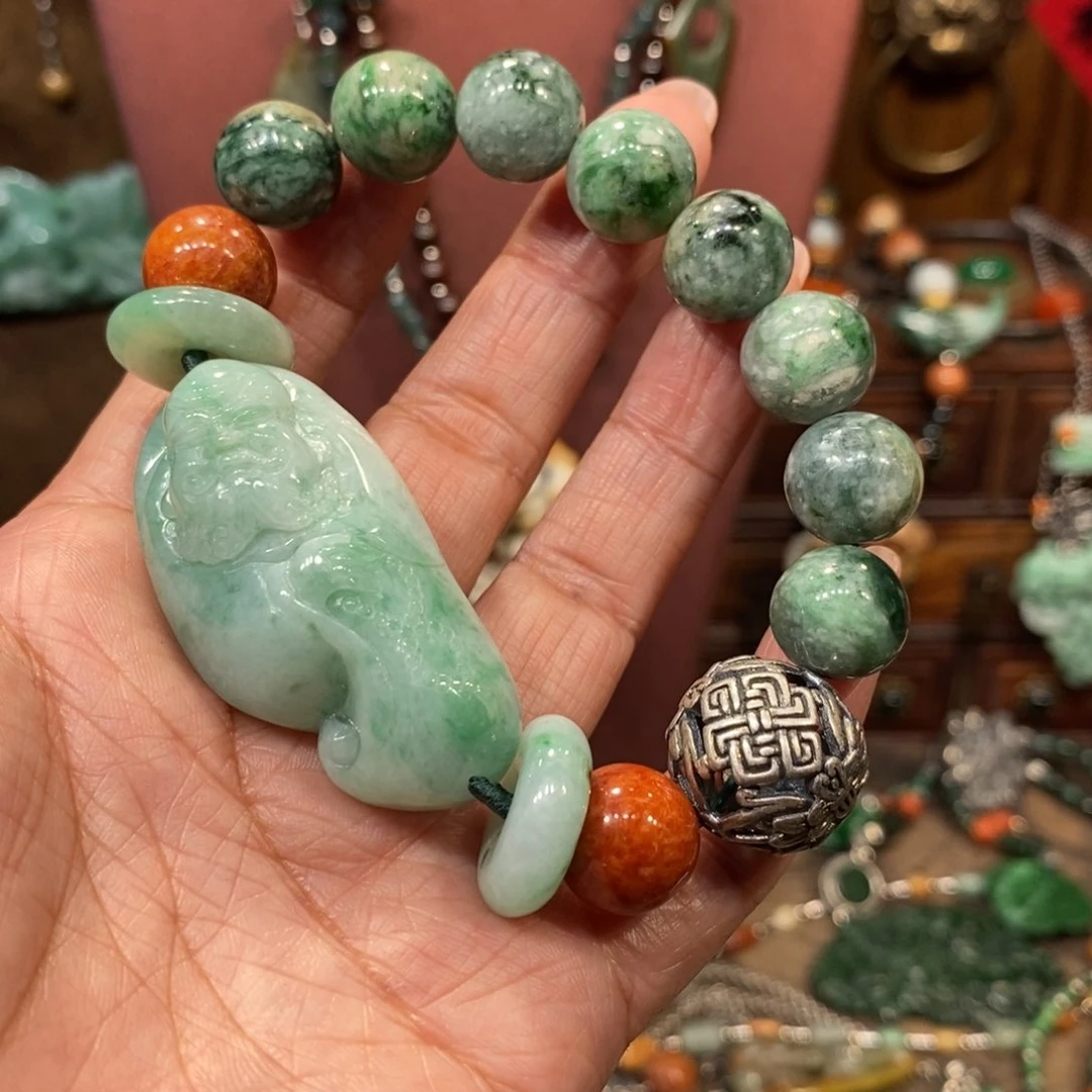 翡翠吊坠(赠链)未镶嵌