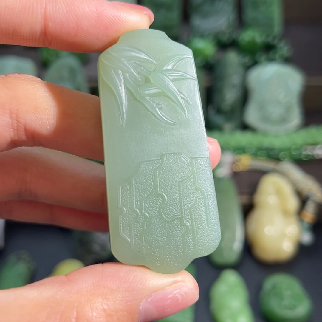 和田玉颈饰未镶嵌粉青竹牌定制