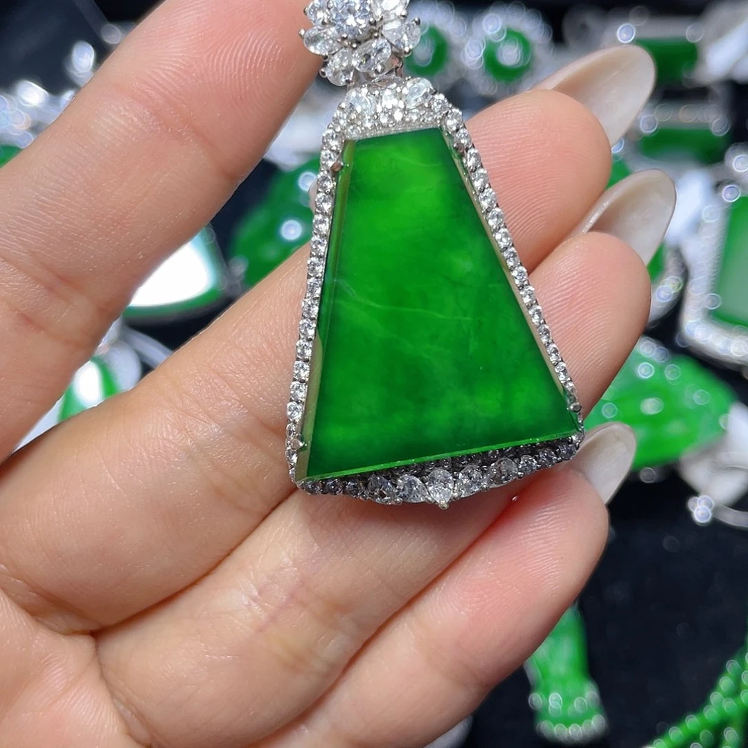 翡翠颈饰银S925镶嵌翡翠