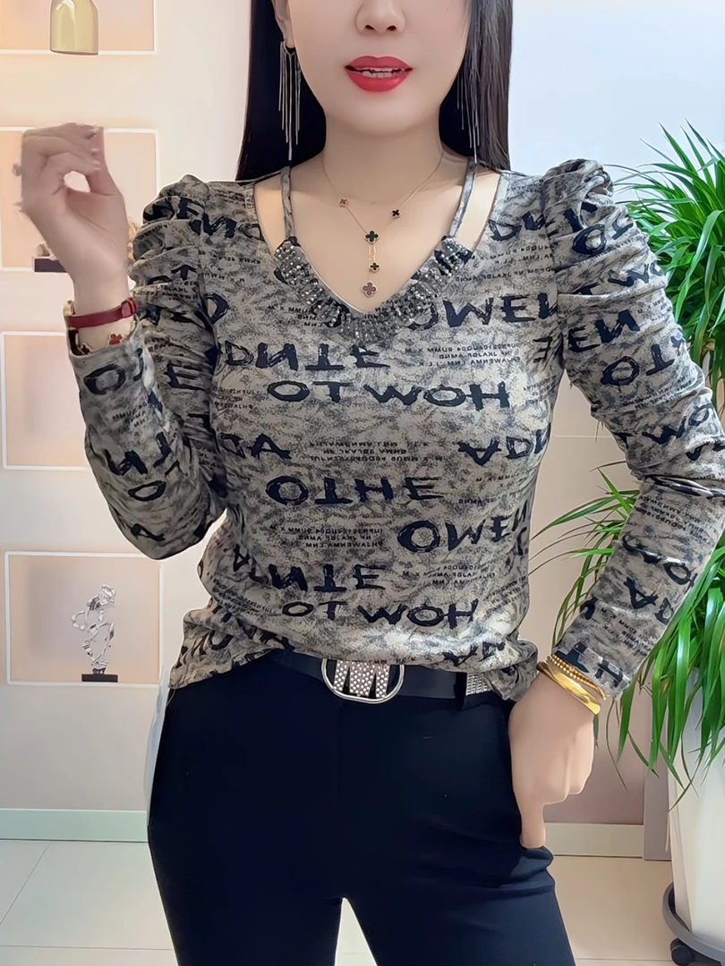 秋冬磨毛时尚V领T恤女字母印花洋气长袖百搭
