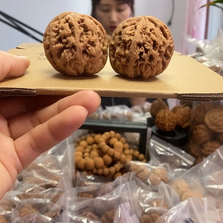 文玩核桃把件44红皮粗筋