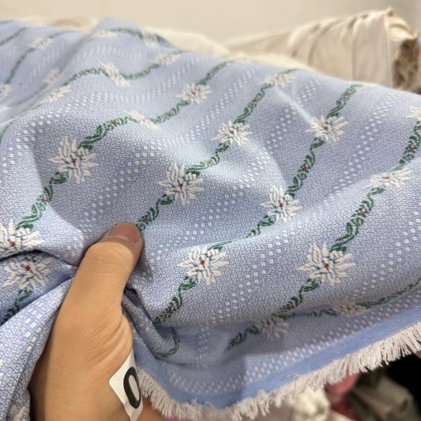 56 色织提花柔软先染布牛仔面料3米价