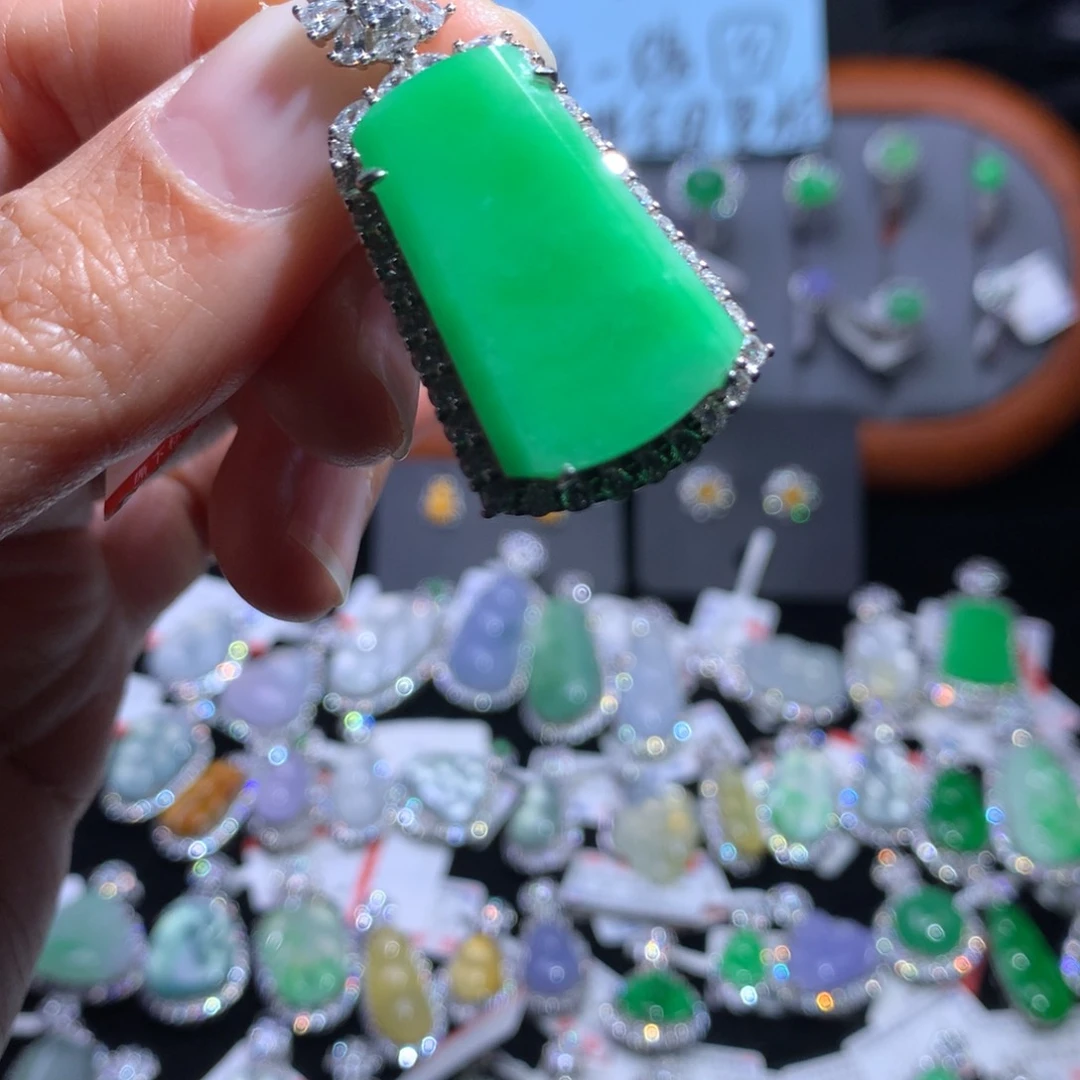 翡翠颈饰银S925镶嵌天然翡翠A货缅料高冰阳绿无事牌吊坠