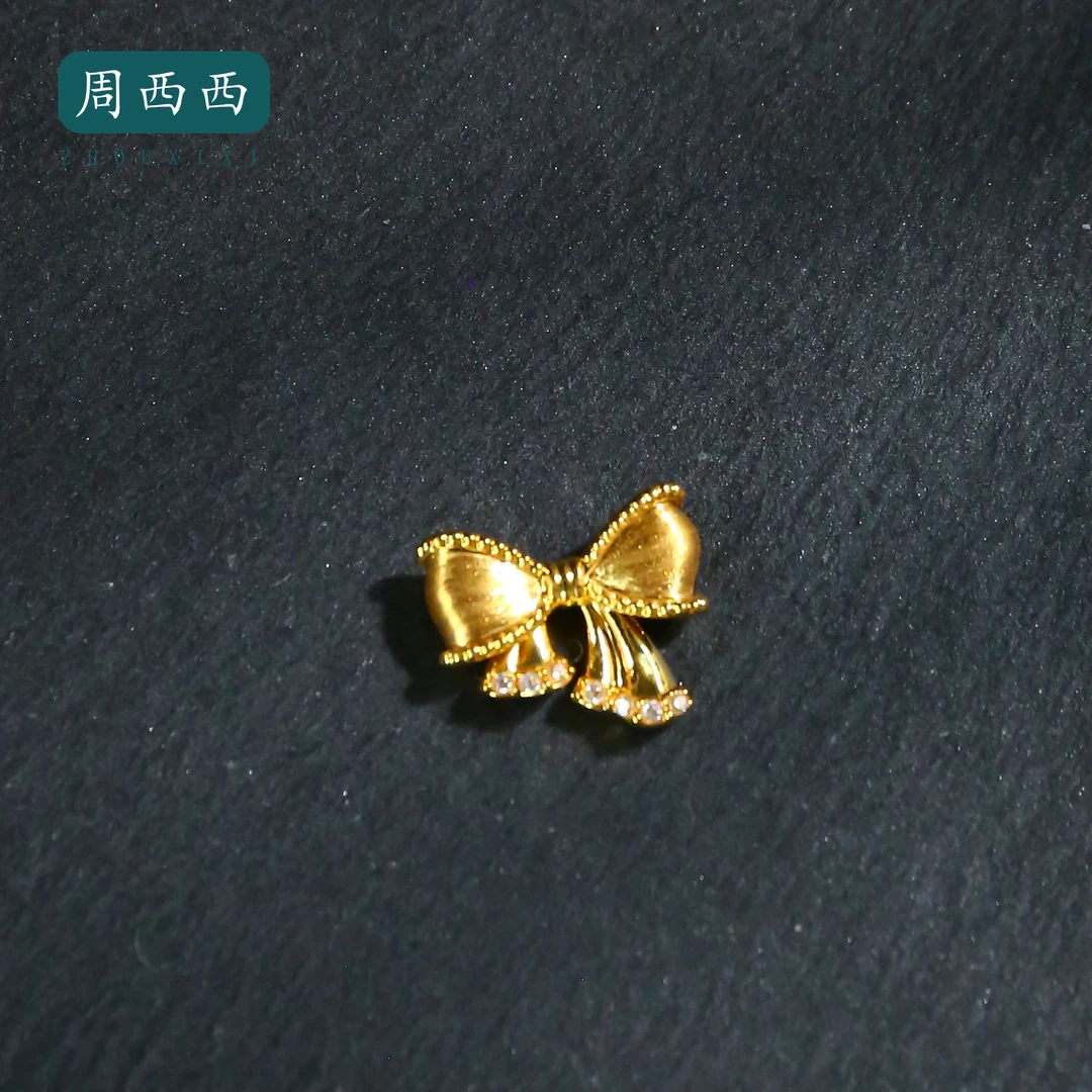 周西西精美18K蝴蝶结莫桑钻吊坠长1.2宽1.5高0.3多样性发货16892