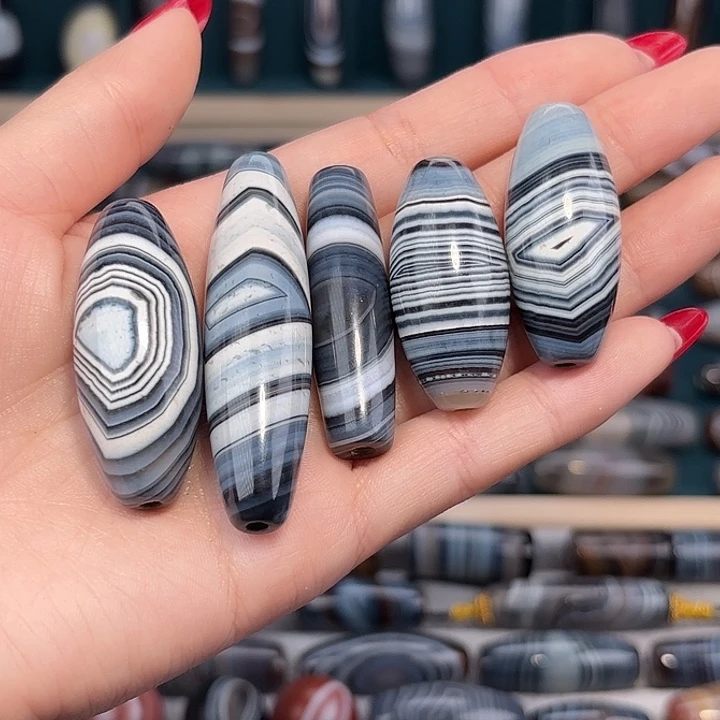 佳***佳玛瑙/玉髓合金珠宝奇石