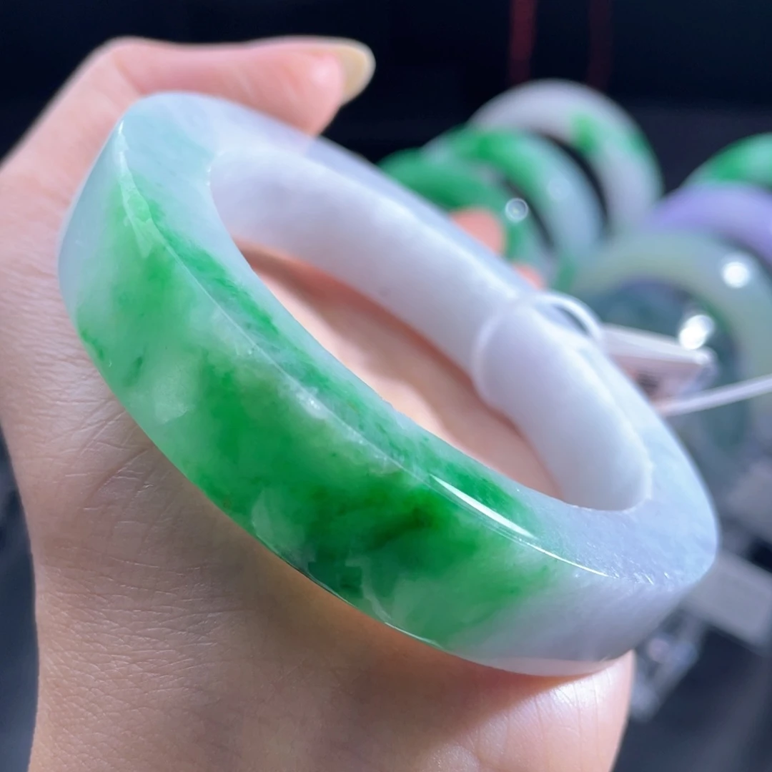 未镶嵌翡翠手镯定制翡翠