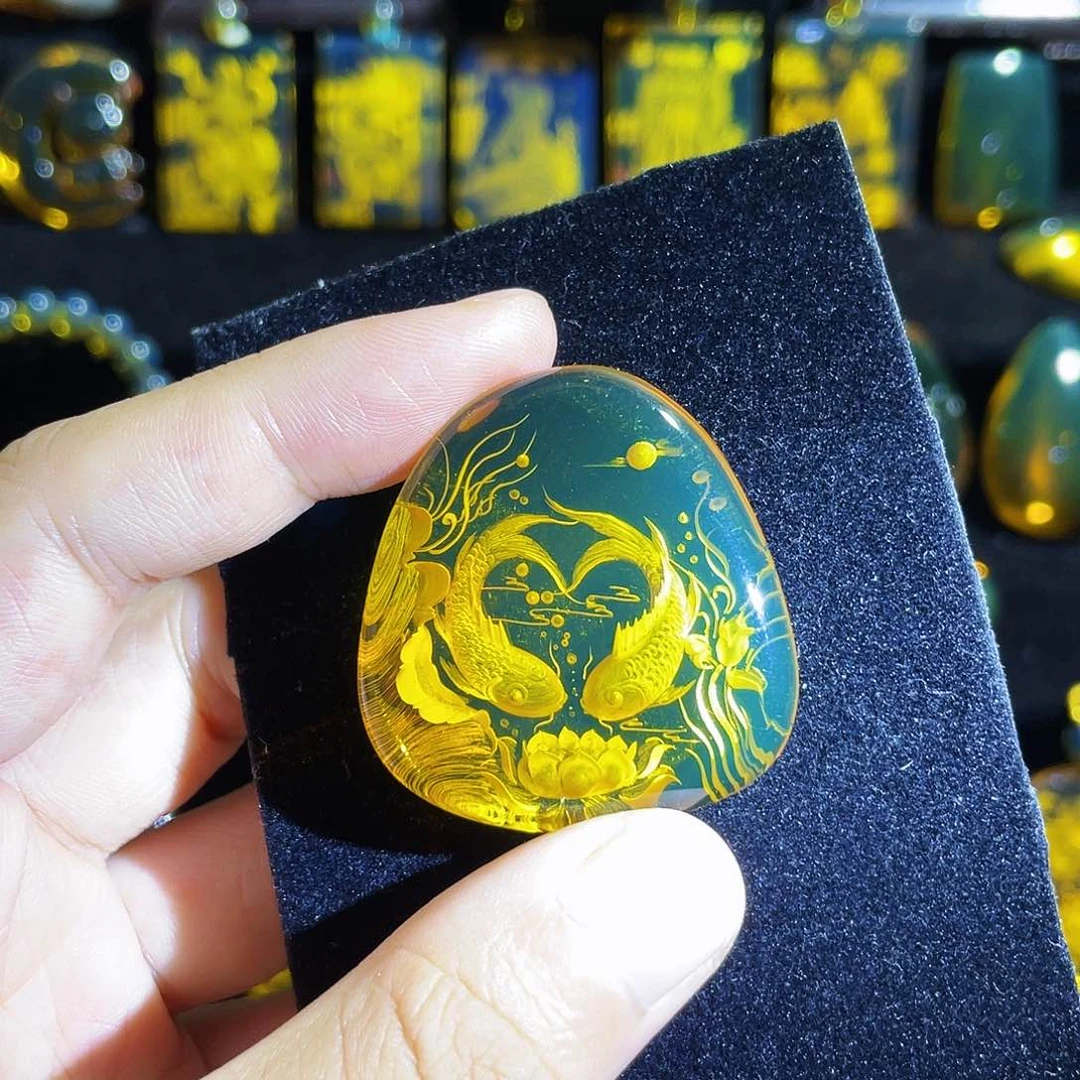 琥珀颈饰未镶嵌蓝珀莲年有鱼阴雕吊坠