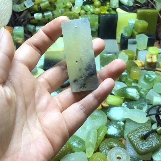 未镶嵌岫玉吊坠岫