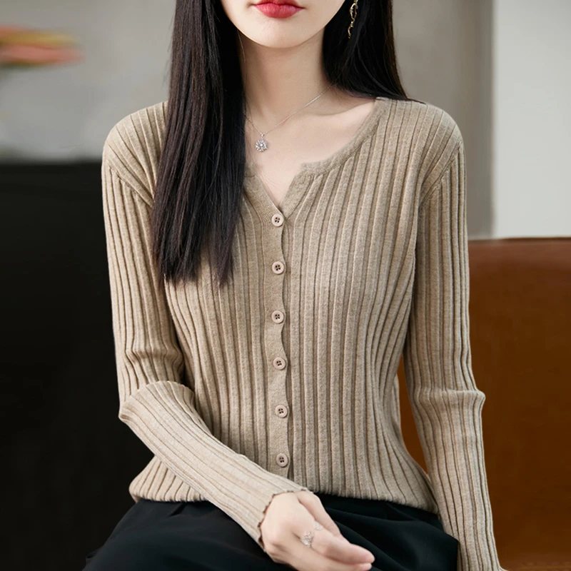 大码女装V领抗条针织开衫外套秋冬2025新款宽松洋气显瘦上衣毛衣