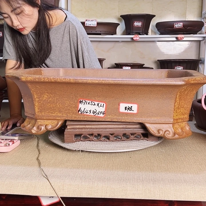 紫砂花盆?紫砂花盆