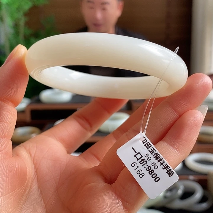 和田玉未镶嵌手镯6168