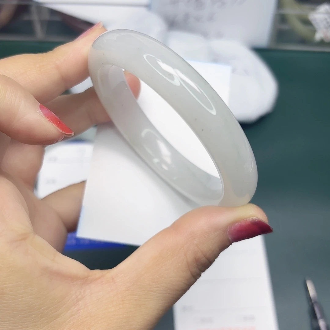 石英质玉未镶嵌手镯8/5655