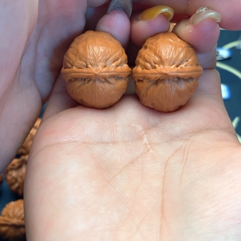 【闪购商品】文玩核桃吊坠小海豚