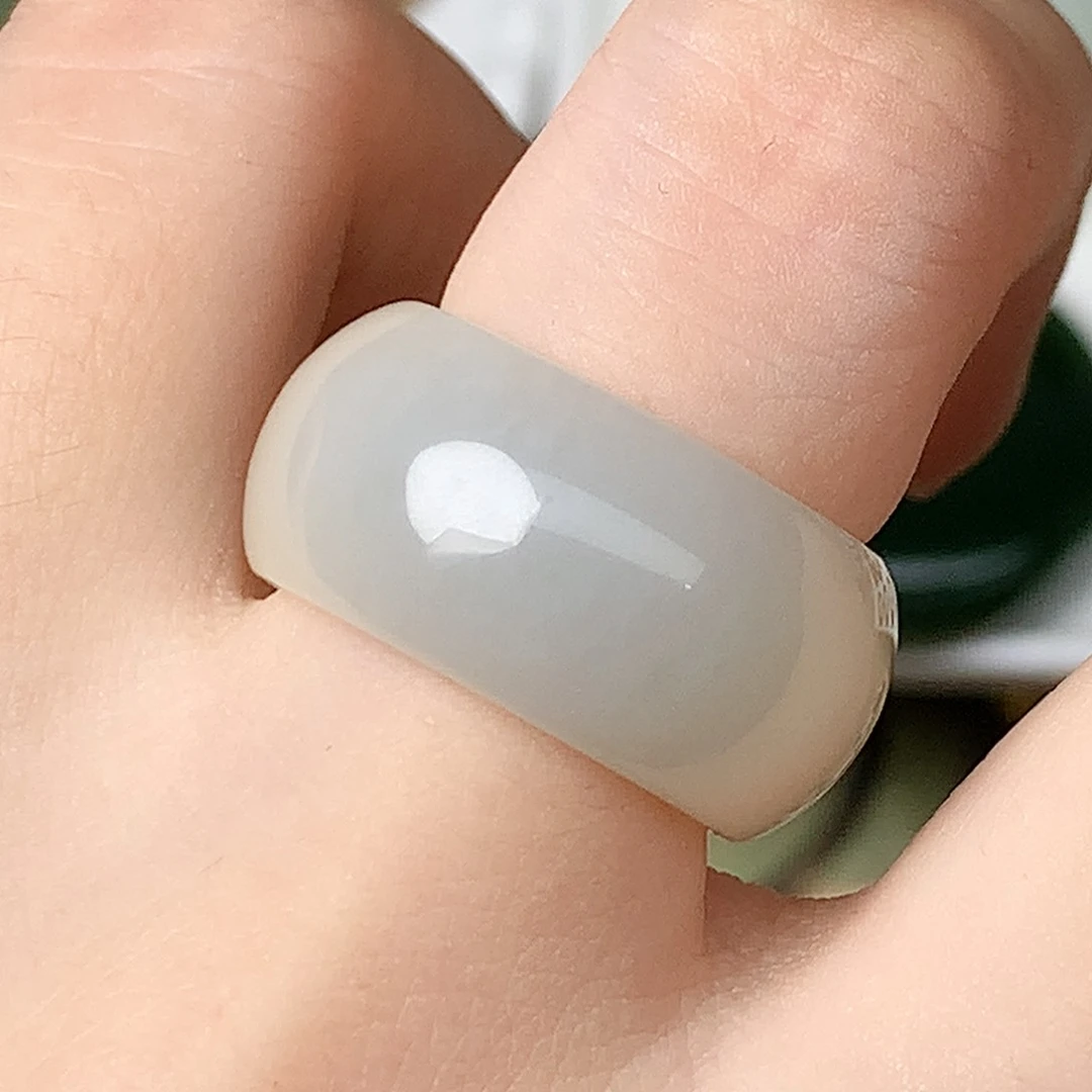 未镶嵌戒指和田玉