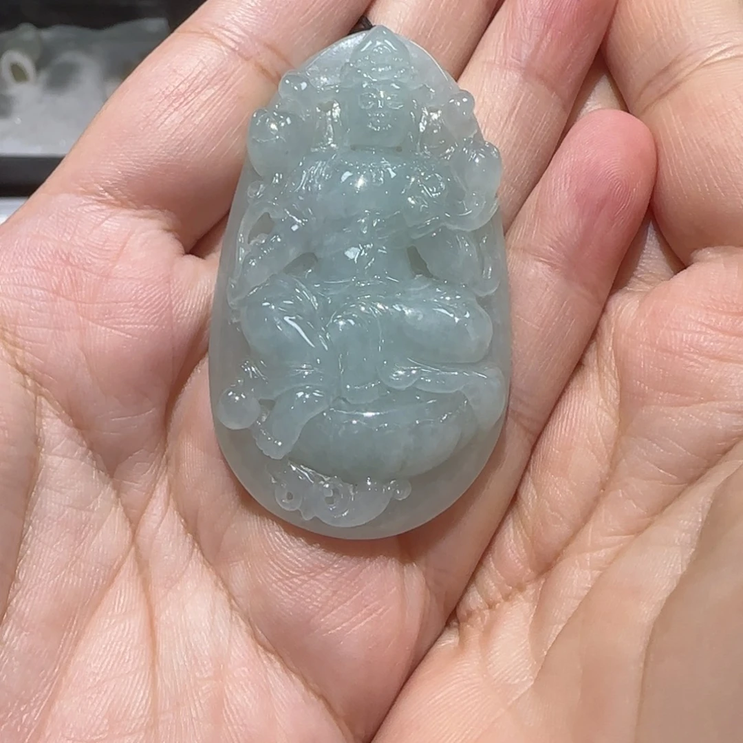 有***属颈饰未镶嵌翡翠。。