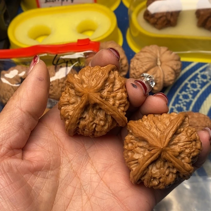 河***械吊坠桃核四棱核桃