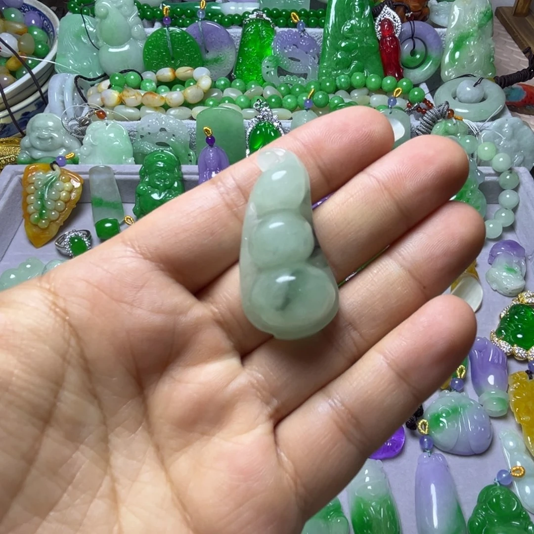 翡翠未镶嵌颈饰吊坠