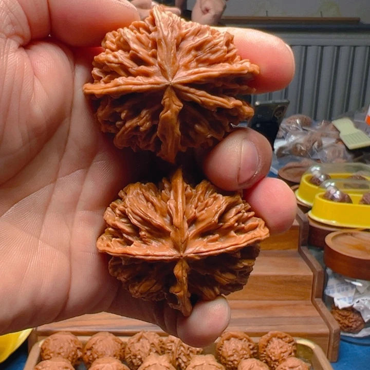 把件文玩核桃帝王狮子头四棱