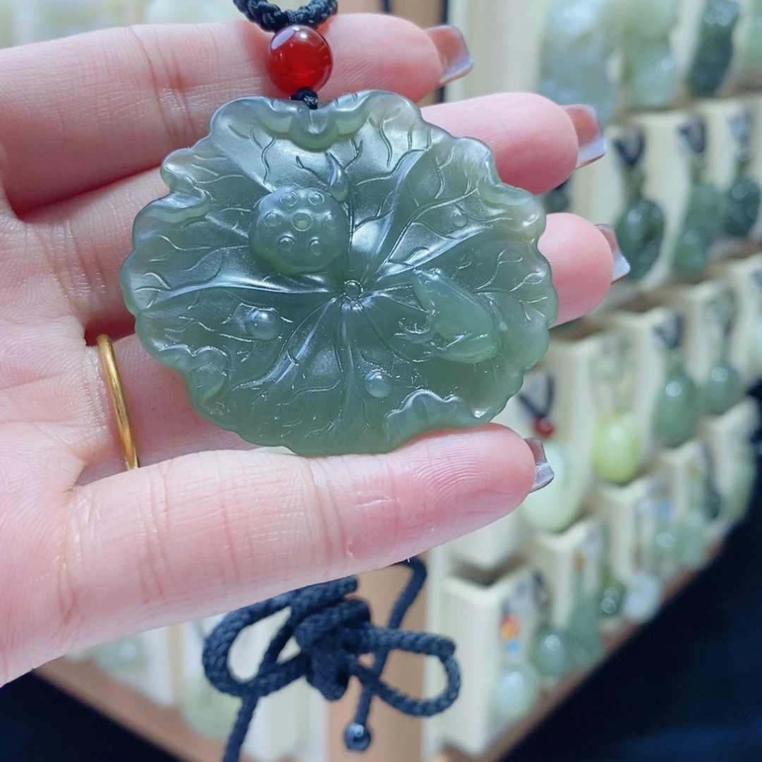 用***善和田玉未镶嵌颈饰