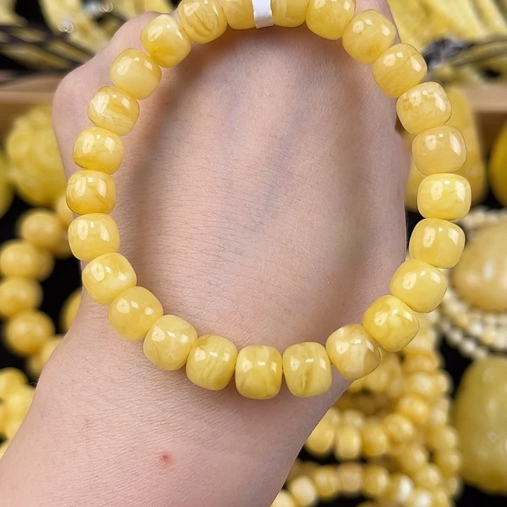 琥珀颈饰未镶嵌琥珀，