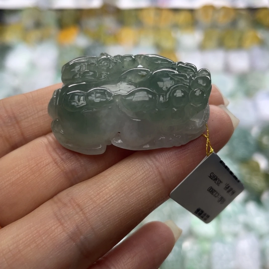 翡翠未镶嵌颈饰貔貅