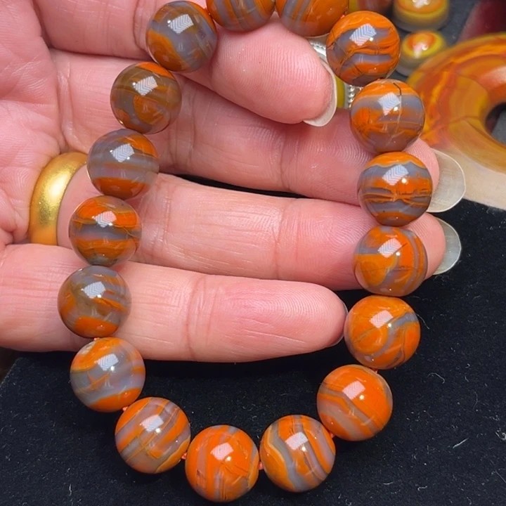 钛钢无新*泰战国红