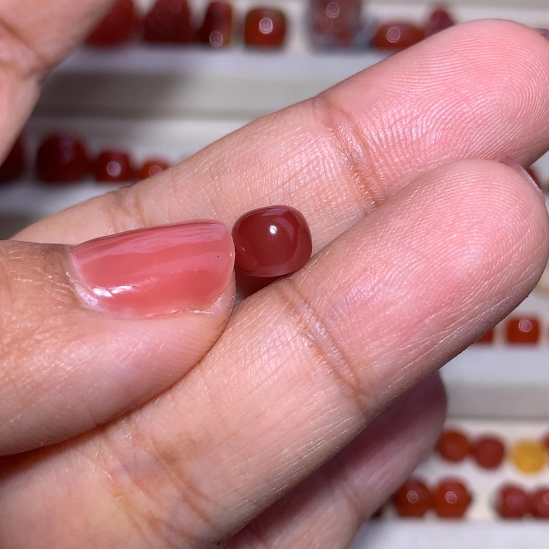 南红玛瑙未镶嵌老型7.3×6.3瓦西牛血 微微沙带
