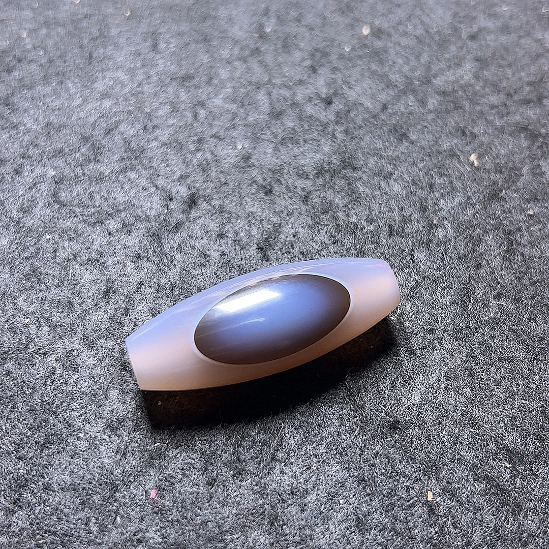 巴西料蓝瞳缠丝玛瑙桶珠，尺寸16.5*43.7mm左右