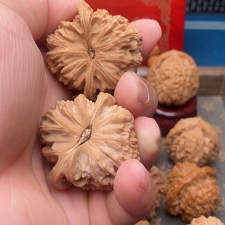 文玩核桃吊坠白狮子1