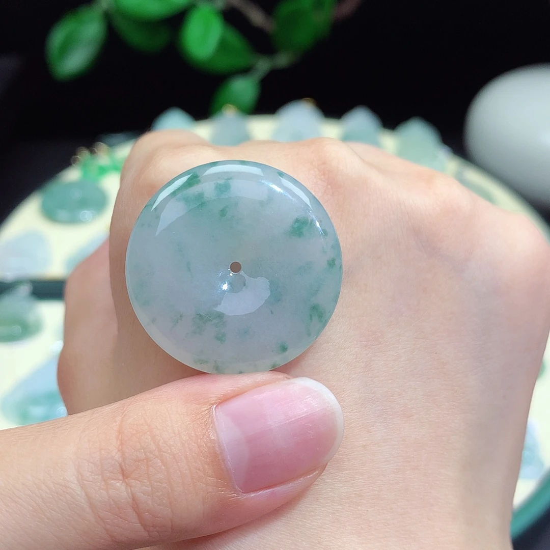 翡翠未镶嵌颈饰平安扣