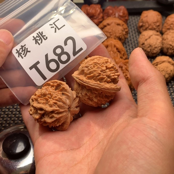 文玩核桃吊坠皇冠