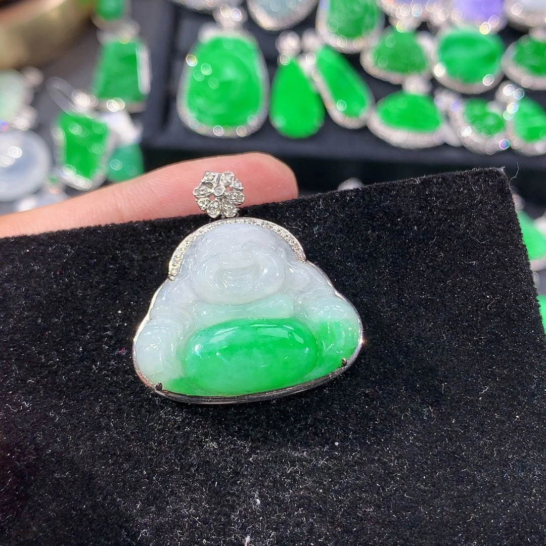 翡翠18K金镶嵌颈饰