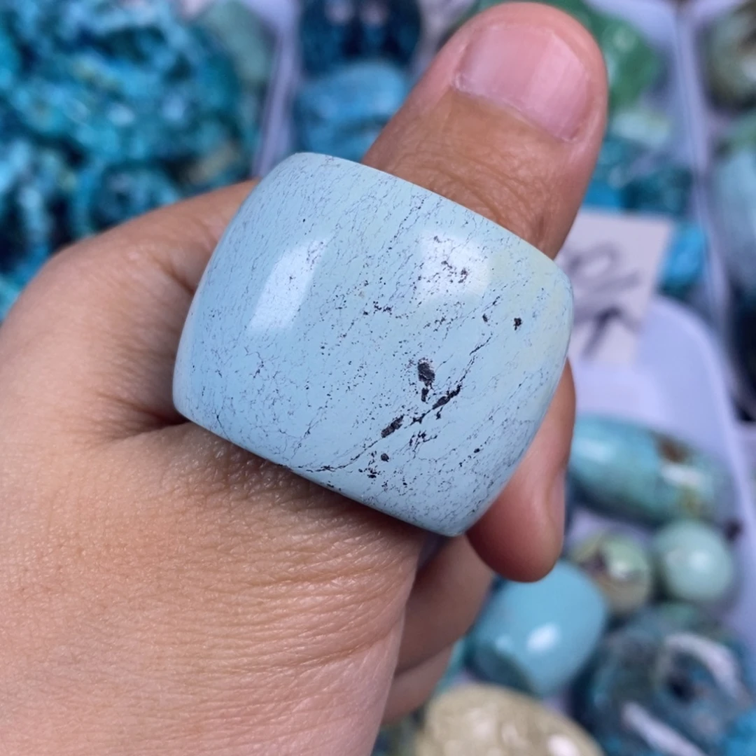 绿松石未镶嵌颈饰