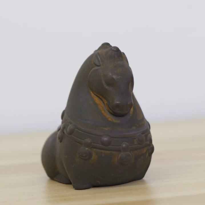 铸铁创意招财唐马潮玩室内桌面怀旧茶玩手工摆件茶宠装饰工艺