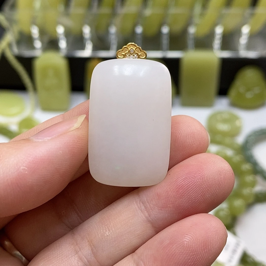 和田玉18K金镶嵌颈饰