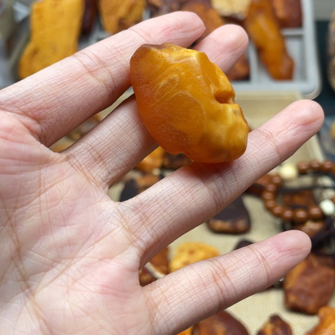 未镶嵌琥珀珠宝奇石