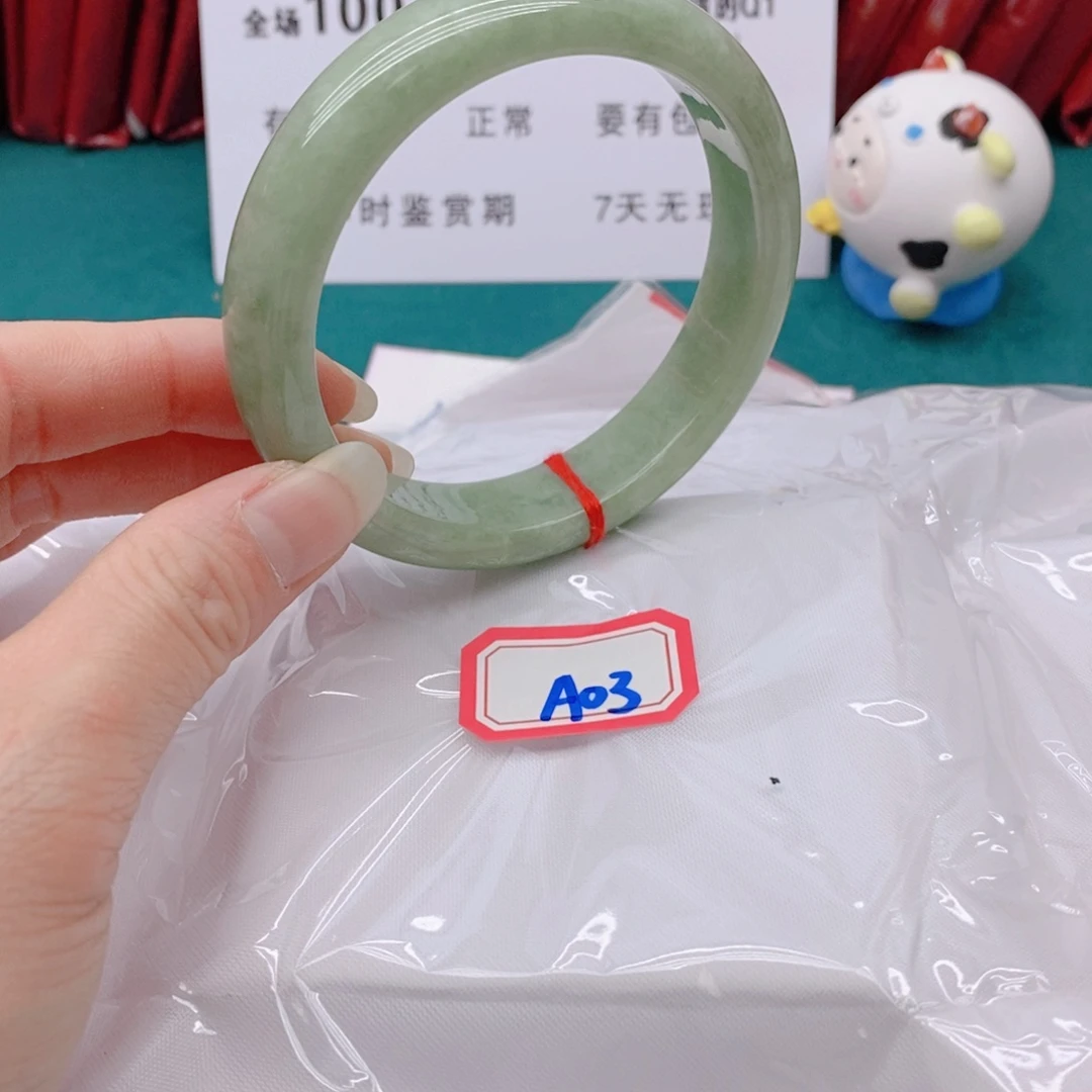 翡翠手镯未镶嵌?****A0333333
