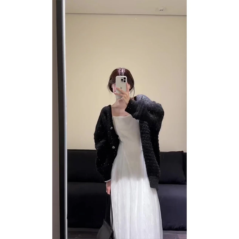 老钱风重工黑色V领亮片针织开衫女秋冬小众中长款外套+吊带裙套装