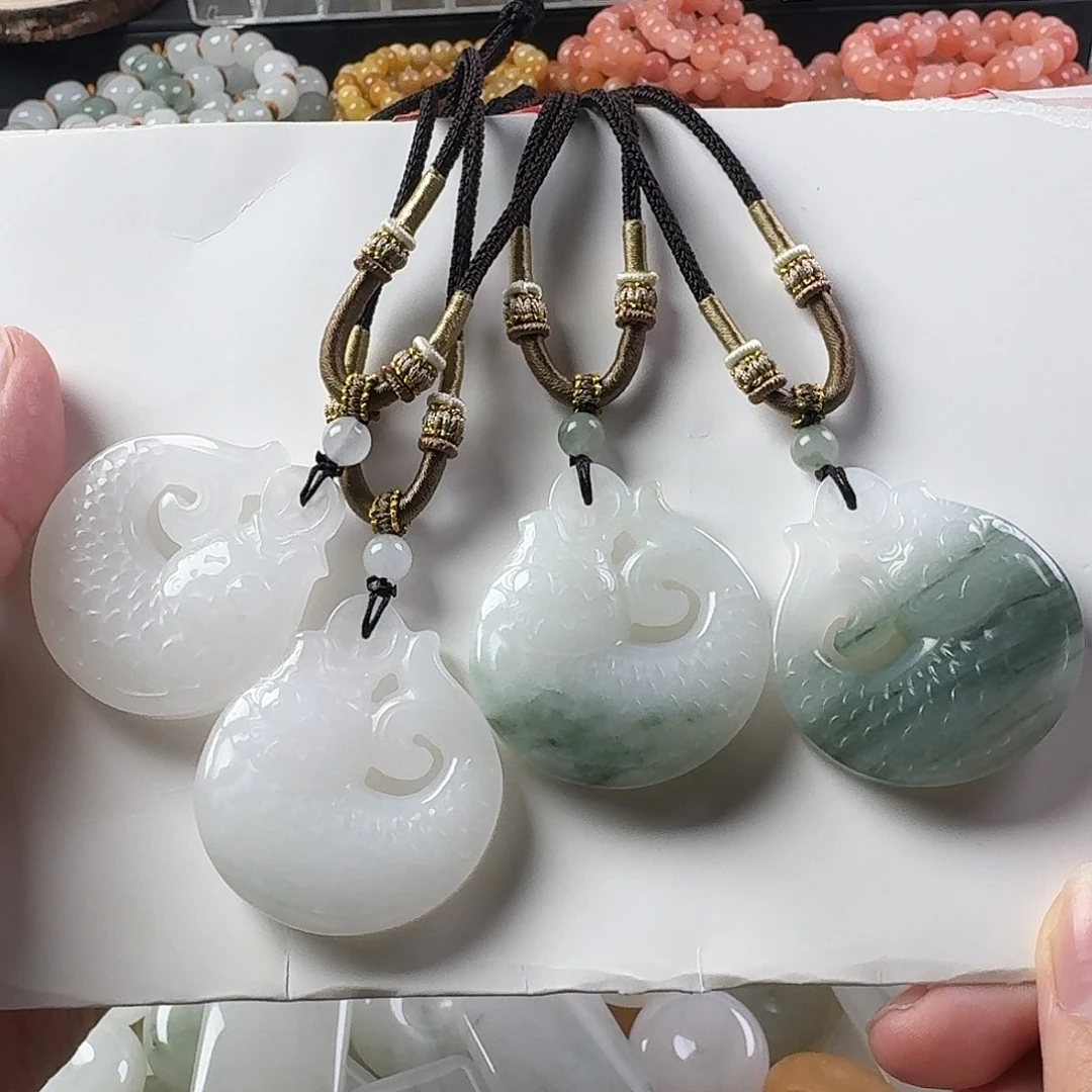 石英质玉未镶嵌颈饰年年有鱼