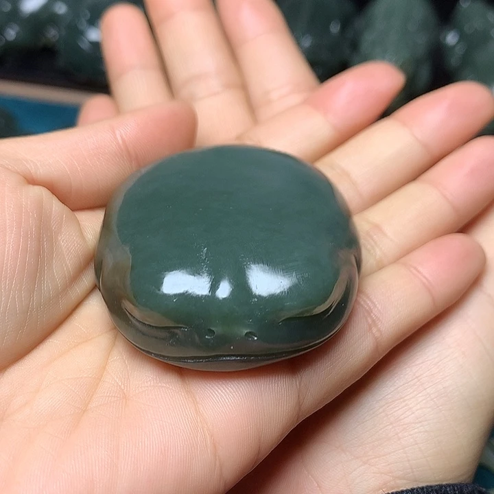 一***五和田玉未镶嵌颈饰