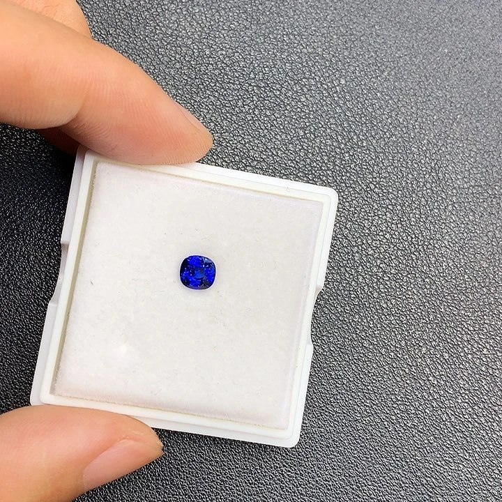 蓝宝石裸石0.9克拉