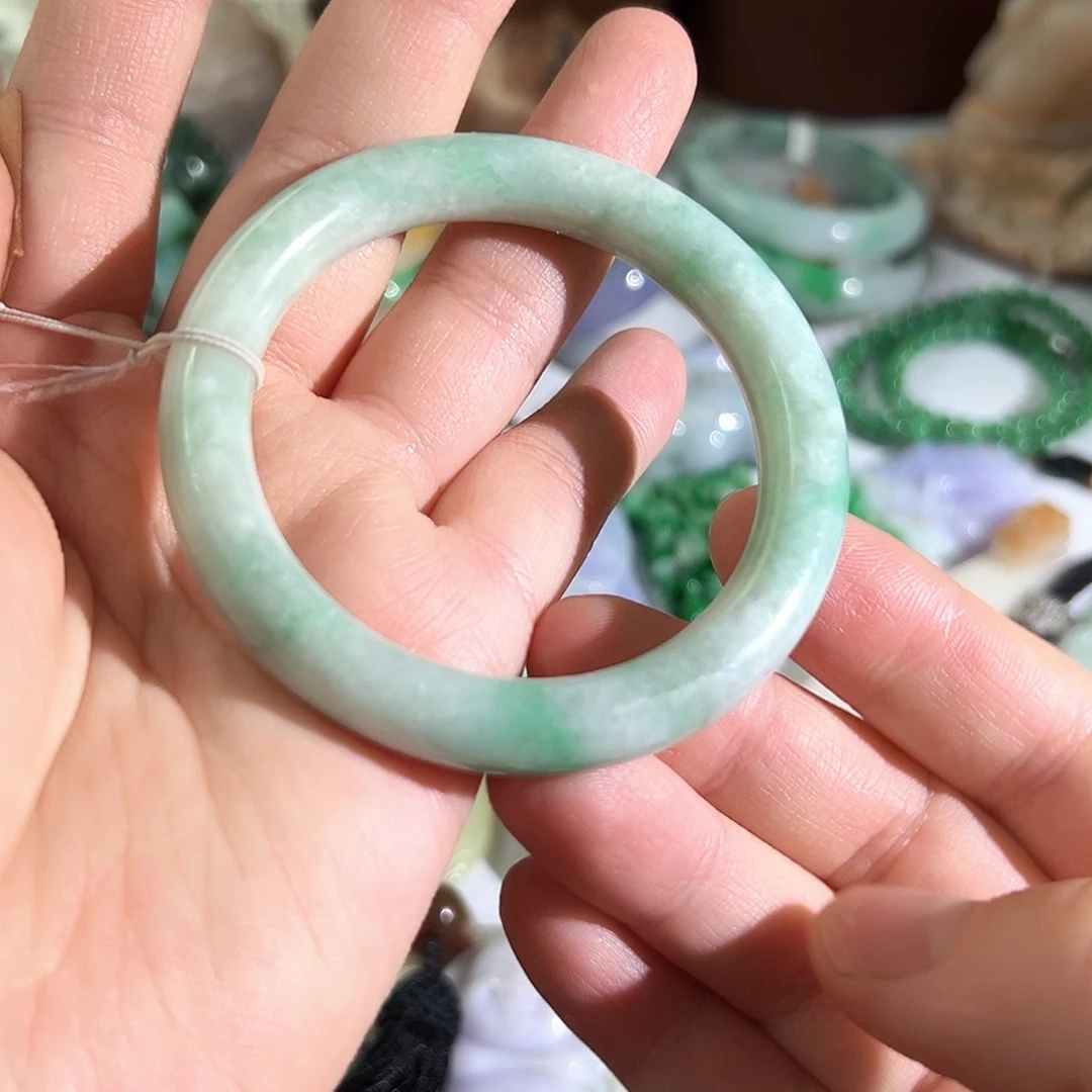 非金属飘绿手镯有纹54口